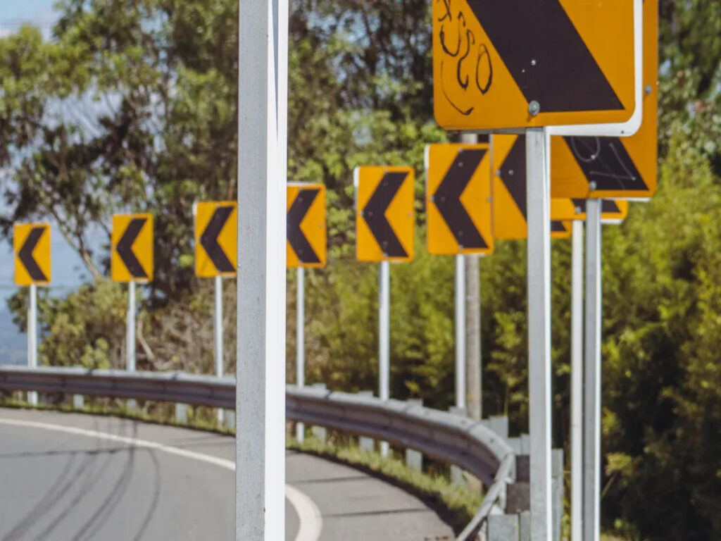 OPTSIGNS | What Are the Functions of Traffic Safety Signs? A Full-Spectrum Overview from Regulation to Guidance