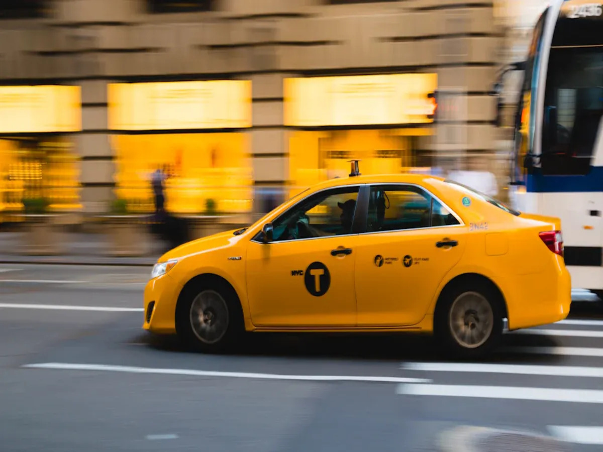 OPTSIGNS | Waymo Autonomous Taxi Expansion: How Delineators Optimize Navigation in San Francisco’s Complex Roadways