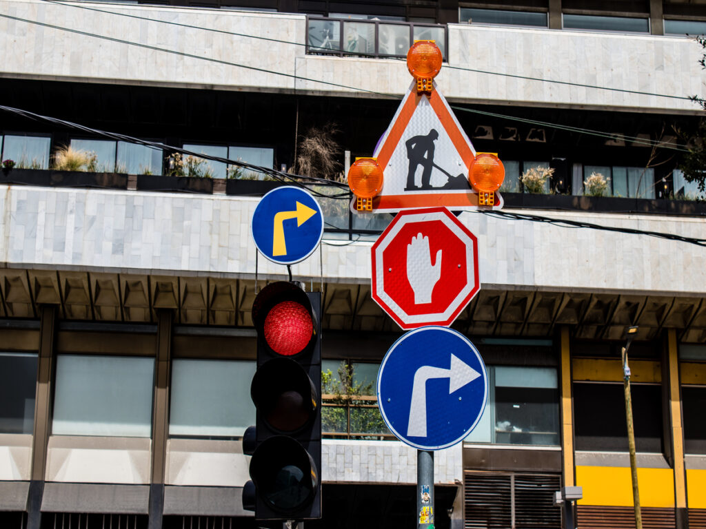 OPTSIGNS | What Are the Functions of Traffic Safety Signs? A Full-Spectrum Overview from Regulation to Guidance