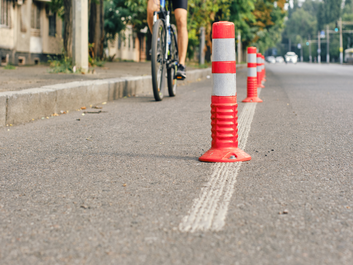 OPTSIGNS | Mississippi’s Focus on Traffic Lane Delineators for Bicycle Lane Safety