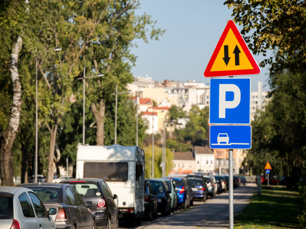 traffic delineator posts