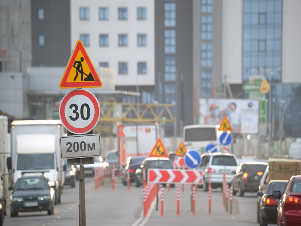 OPTSIGNS | Redefining Urban Traffic Safety: The Essential Role of Road Delineators in City Planning OPTSIGNS | Redefining Urban Traffic Safety: The Essential Role of Road Delineators in City Planning