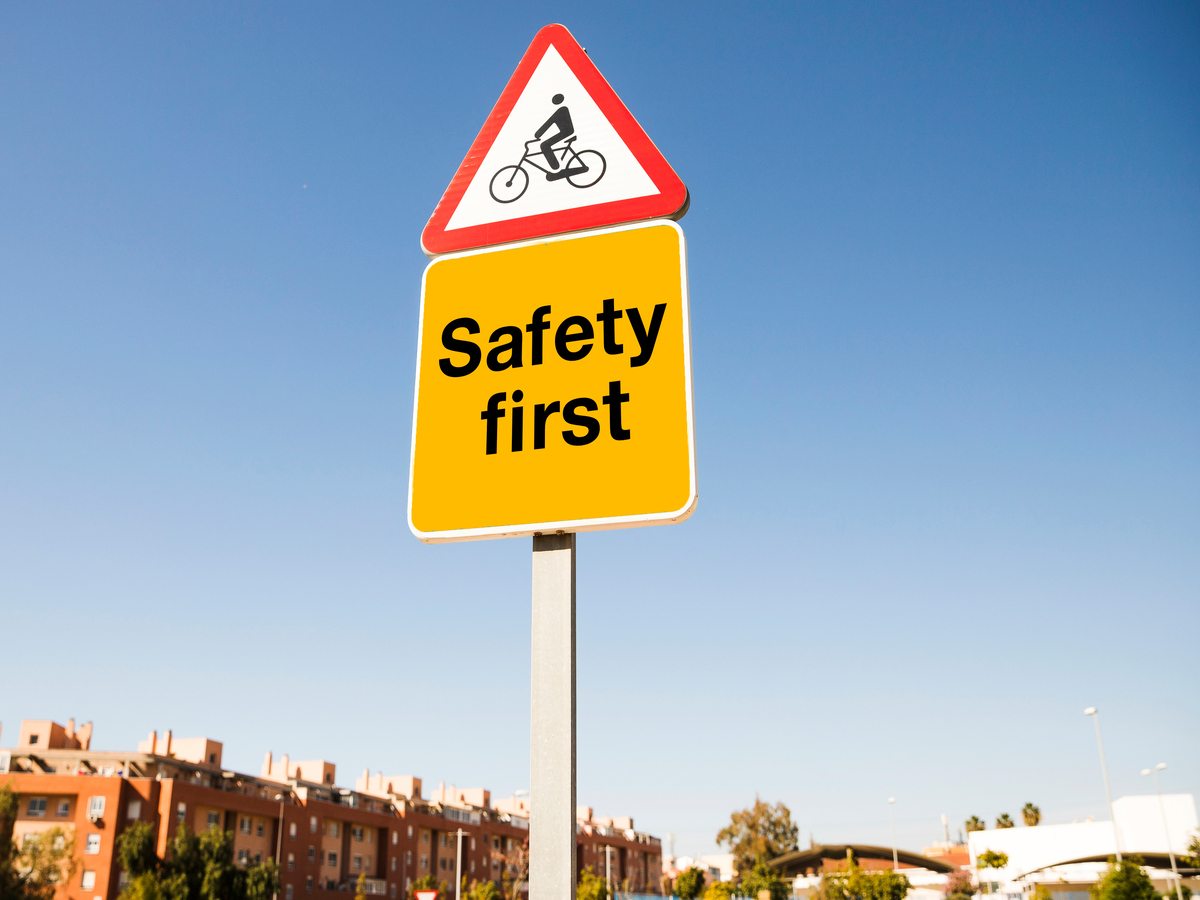Color and Graphics Combinations on Behavior in Safety Sign