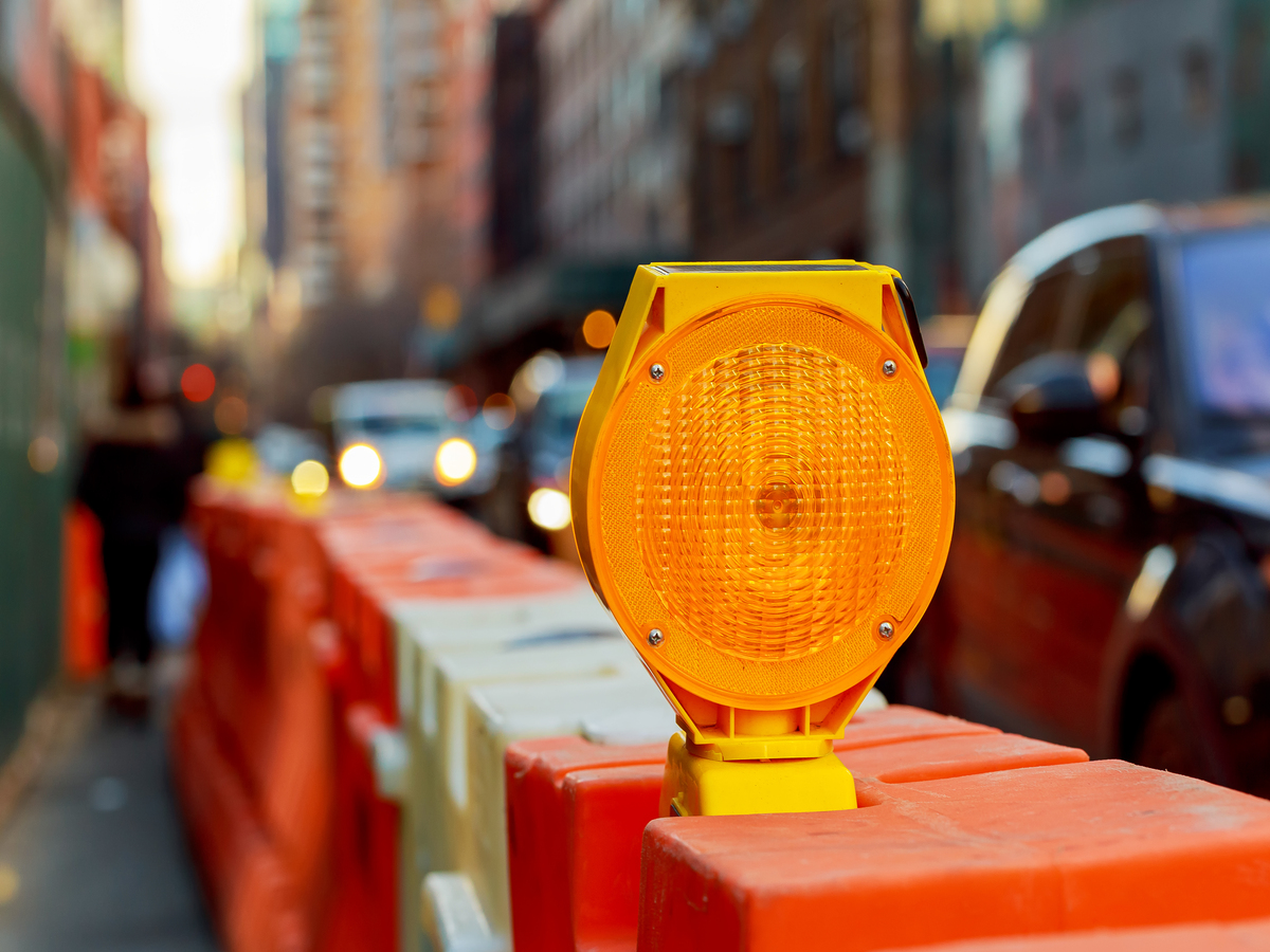 OPTSIGNS | MUTCD Type A vs. Type C: Selecting the Right LED Barricade Light for Nighttime Safety