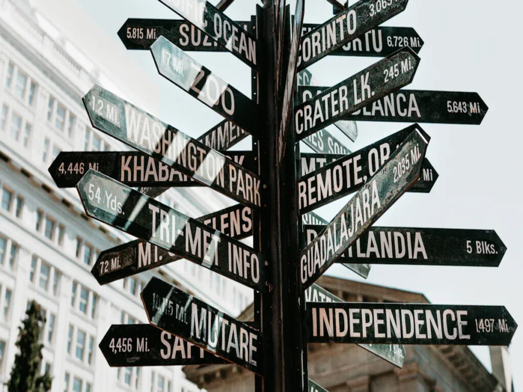 SIGNES OPTIQUES | How Multi-Directional Sign Brackets Reduce Sign Clutter and Improve Aesthetics OPTSIGNS | How Multi-Directional Sign Brackets Reduce Sign Clutter and Improve Aesthetics