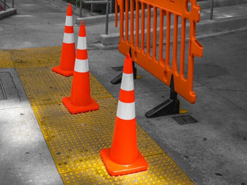 ОПТСАЙНЫ | Traffic Cone Regulations in Japan: What You Need to Know OPTSIGNS | Traffic Cone Regulations in Japan: What You Need to Know