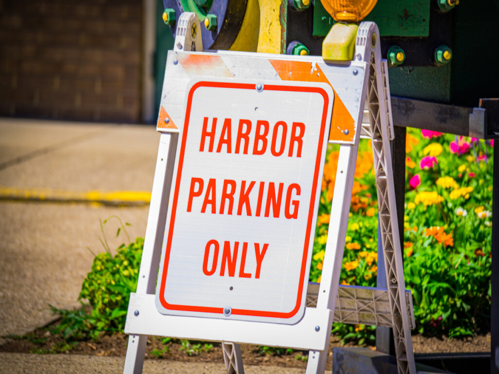 विकल्पसंकेत | Parking Lot Road Sign Frames: संघात प्रतिरोध & Maintenance Strategies OPTSIGNS | Parking Lot Road Sign Frames: Impact Resistance & Maintenance Strategies