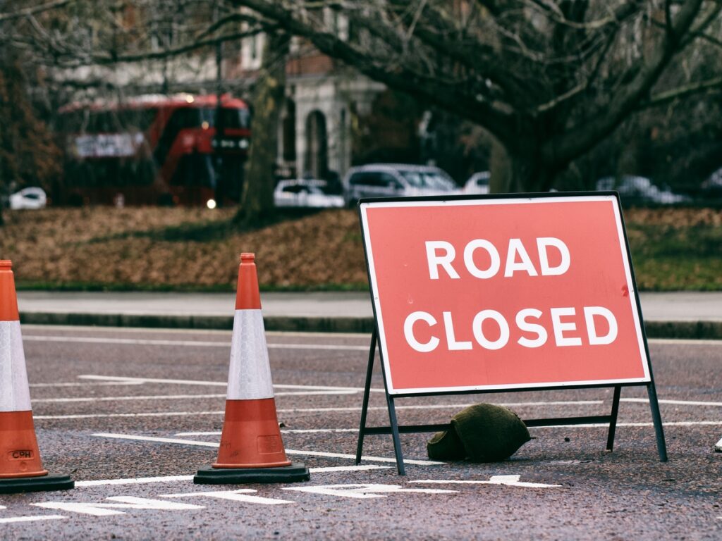 SIGNES OPTIQUES | How to Weigh Down Traffic Sign Frames for Maximum Safety OPTSIGNS | How to Weigh Down Traffic Sign Frames for Maximum Safety