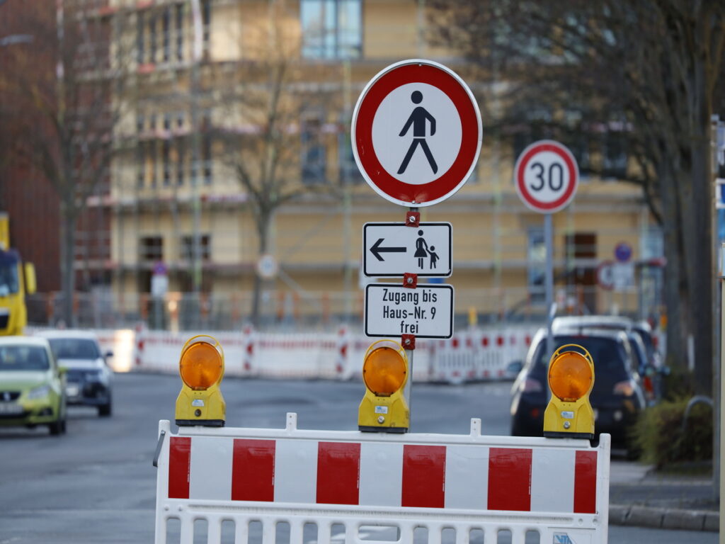 OPTSIGNS | Sustainability in Road Safety: Eco-Friendly Materials in Road Sign Stands