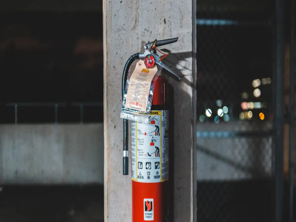 オプトサイン | Fire Resistance and Safety Standards in Road Sign Frame Materials OPTSIGNS | Fire Resistance and Safety Standards in Road Sign Frame Materials