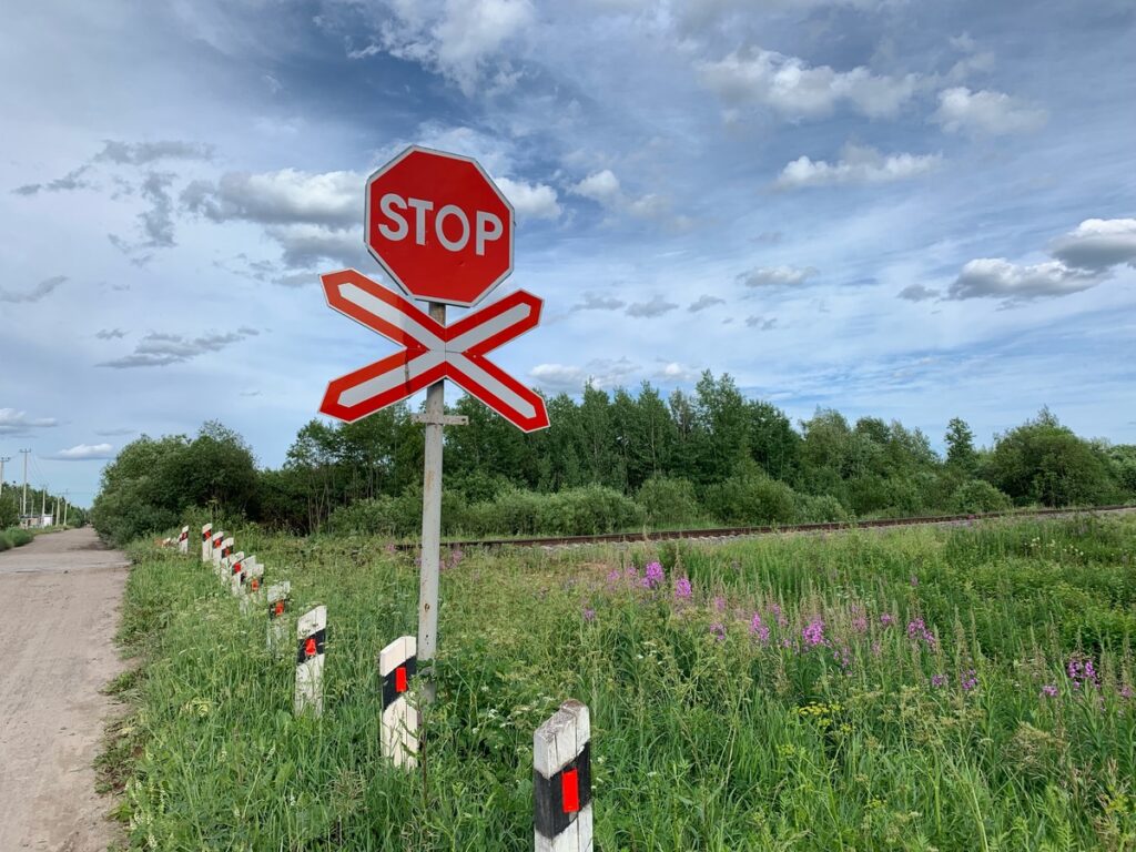 विकल्पसंकेत | Why Safety Signs Aren’t One-Size-Fits-All: A Look at Cultural Differences Between the UK and US OPTSIGNS | Why Safety Signs Aren’t One-Size-Fits-All: A Look at Cultural Differences Between the UK and US
