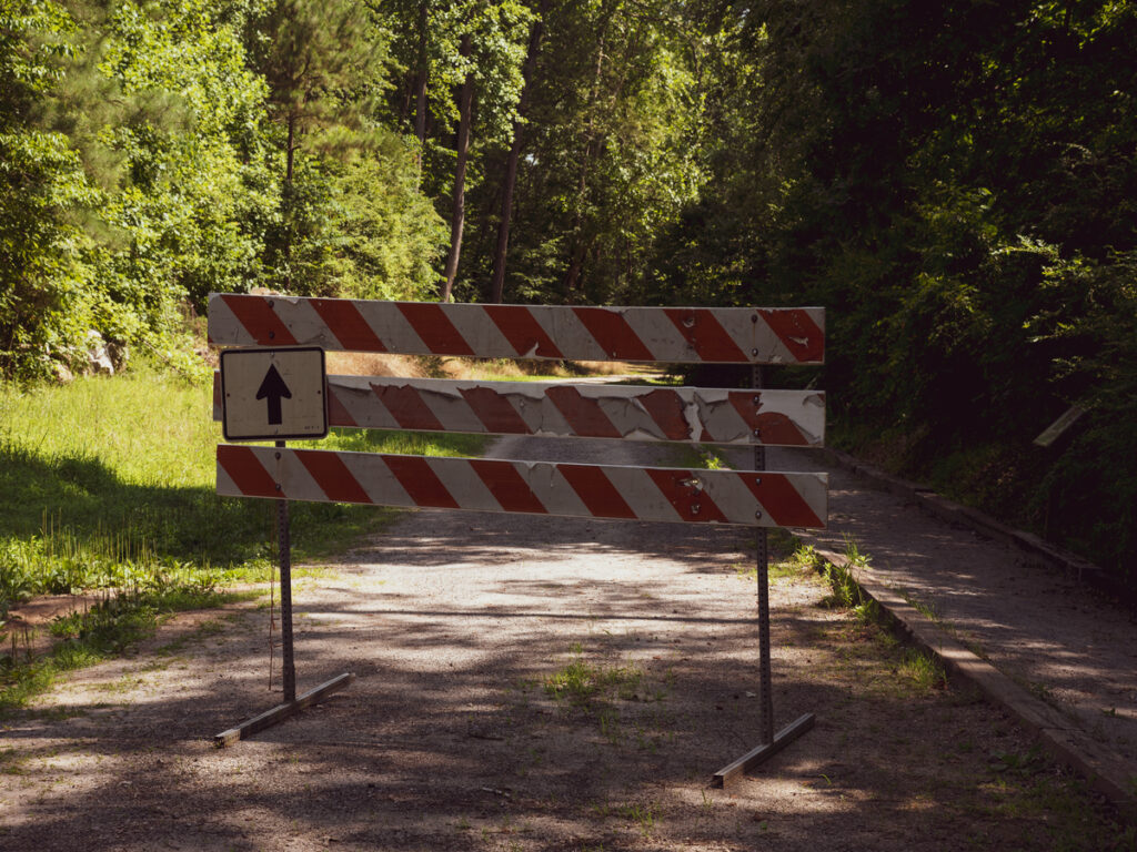オプトサイン | Fire Resistance and Safety Standards in Road Sign Frame Materials OPTSIGNS | Fire Resistance and Safety Standards in Road Sign Frame Materials