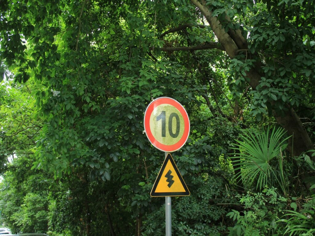 اوبتسيغنز | Maximizing the Efficiency of Road Construction with Pre-assembled Street Sign Hardware OPTSIGNS | Maximizing the Efficiency of Road Construction with Pre-assembled Street Sign Hardware