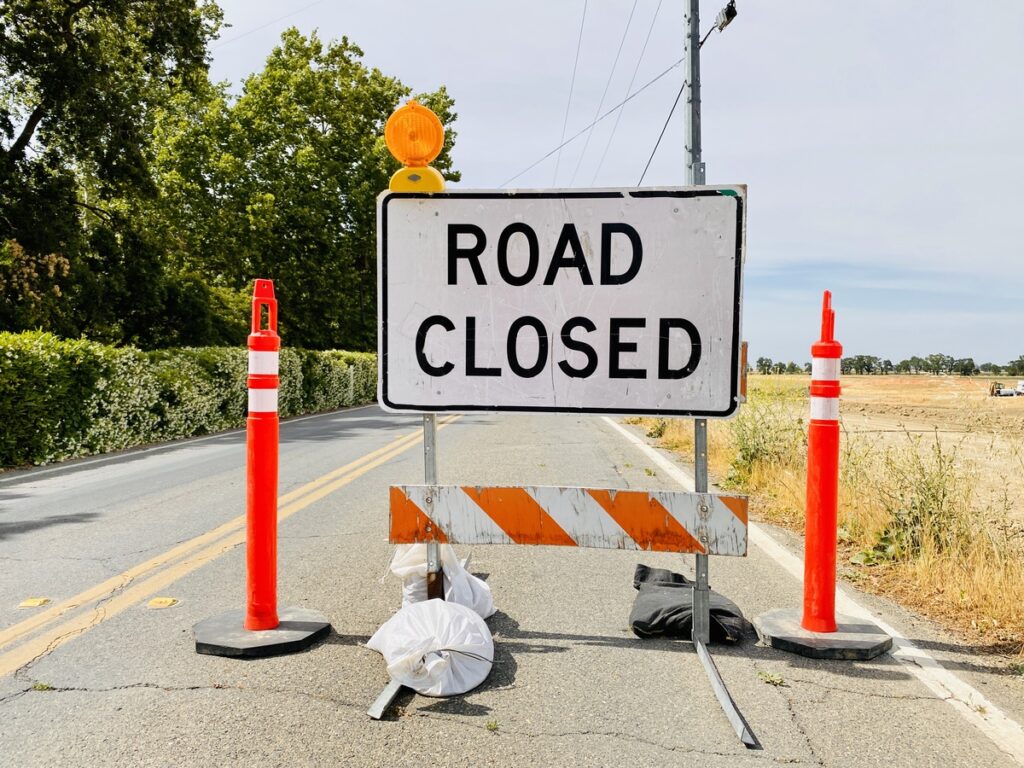 SIGNES OPTIQUES | How to Weigh Down Traffic Sign Frames for Maximum Safety OPTSIGNS | How to Weigh Down Traffic Sign Frames for Maximum Safety