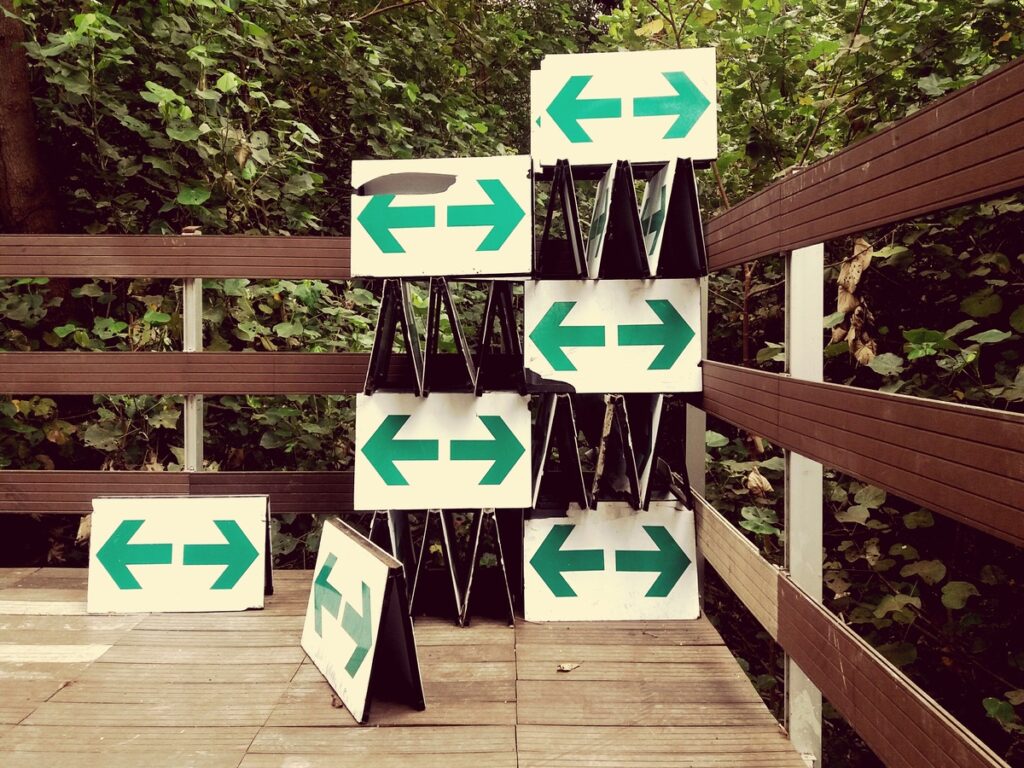 विकल्पसंकेत | Efficient Event Wayfinding with Slide-In Swing Sign Frames OPTSIGNS | Efficient Event Wayfinding with Slide-In Swing Sign Frames
