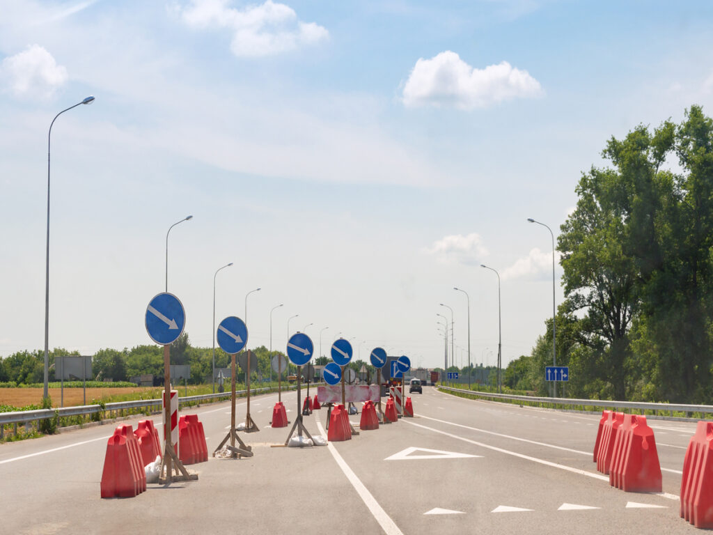 OPCIONES | How Channelizing Devices Fit into AI-Enabled Complete Streets OPTSIGNS | How Channelizing Devices Fit into AI-Enabled Complete Streets