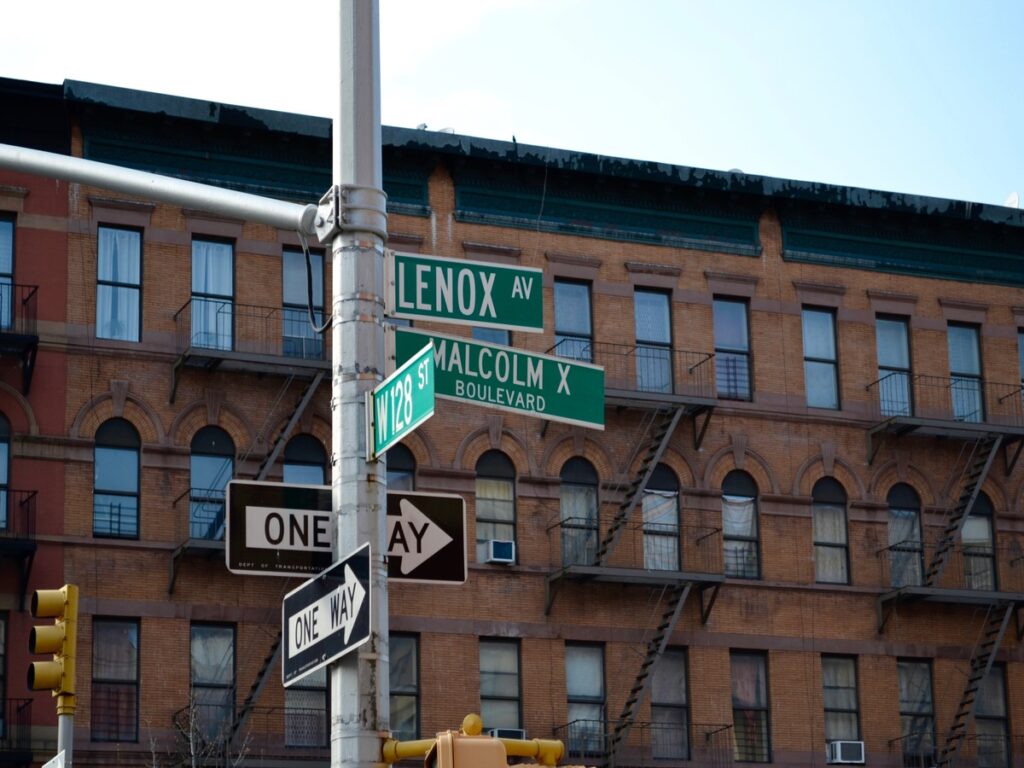 SIGNES OPTIQUES | How the Right Street Sign Bracket Can Extend the Life of Your Street Sign OPTSIGNS | How the Right Street Sign Bracket Can Extend the Life of Your Street Sign
