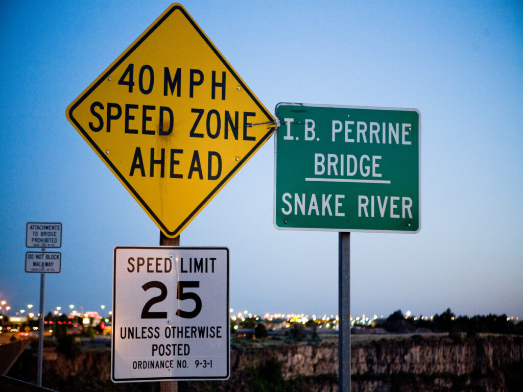 اوبتسيغنز | Highway Traffic Sign Frames: Built for Safety and Long-Term Durability OPTSIGNS | Highway Traffic Sign Frames: Built for Safety and Long-Term Durability