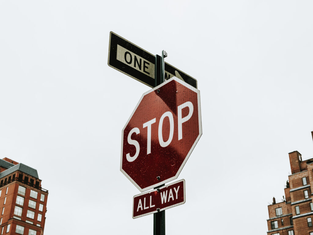 OPTSIGNS | 2-Way vs. 3-Way Street Name Brackets: What’s the Difference and When to Use Each