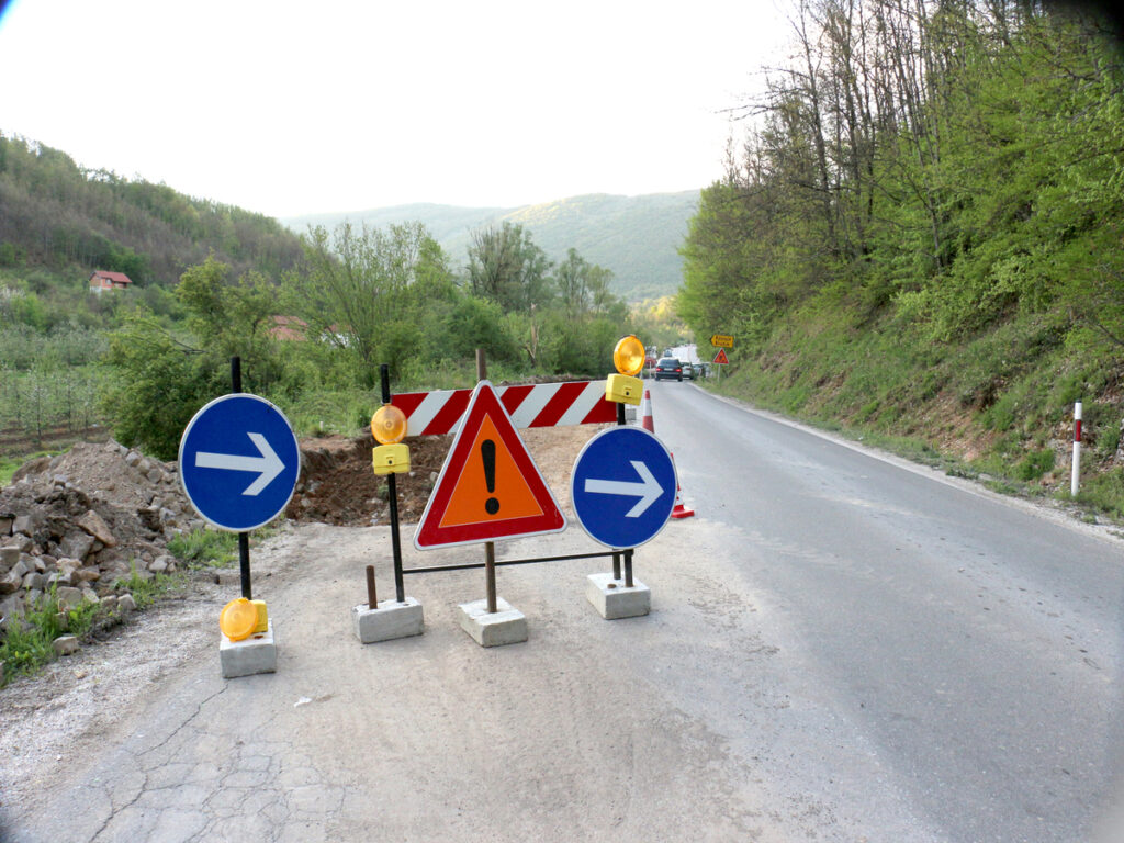 SEGNI OTTICI | What Makes Portable Traffic Sign Frames MUTCD Compliant? OPTSIGNS | What Makes Portable Traffic Sign Frames MUTCD Compliant?