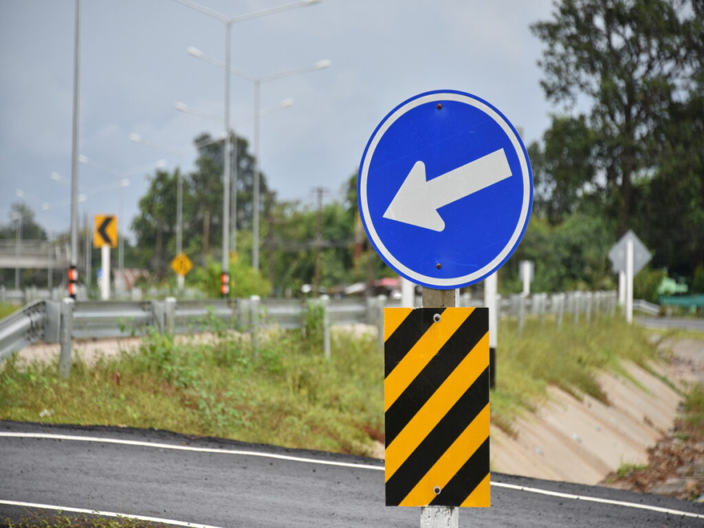 विकल्पसंकेत | U-Bolt Road Sign Brackets vs. Banding Straps: Which Mounting Method Is Better? OPTSIGNS | U-Bolt Road Sign Brackets vs. Banding Straps: Which Mounting Method Is Better?