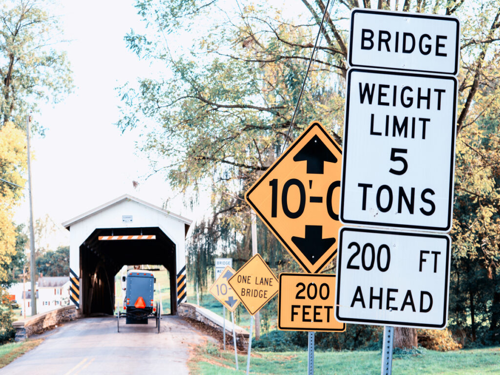 ОПТСАЙНЫ | Advantages of Aluminum Sign Brackets: Lightweight and Durable Solutions OPTSIGNS | Advantages of Aluminum Sign Brackets: Lightweight and Durable Solutions