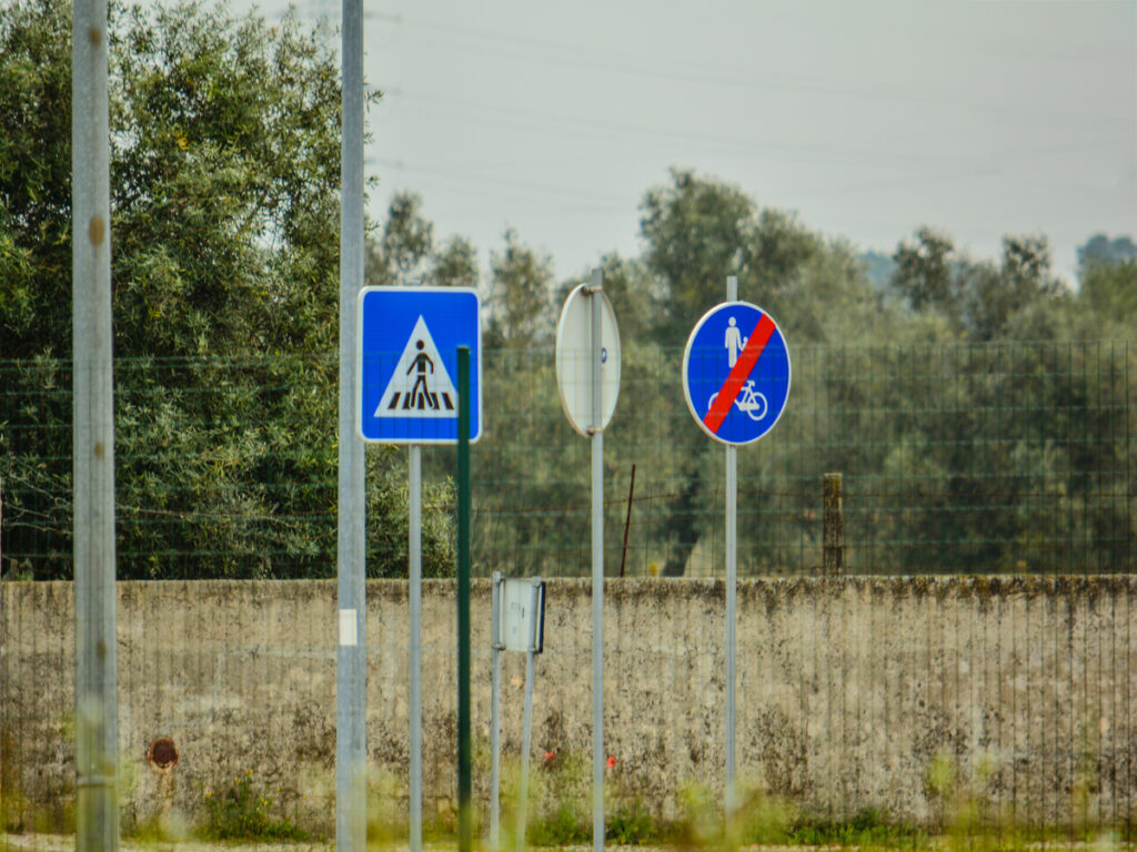 ОПТСАЙНЫ | Advantages of Aluminum Sign Brackets: Lightweight and Durable Solutions OPTSIGNS | Advantages of Aluminum Sign Brackets: Lightweight and Durable Solutions