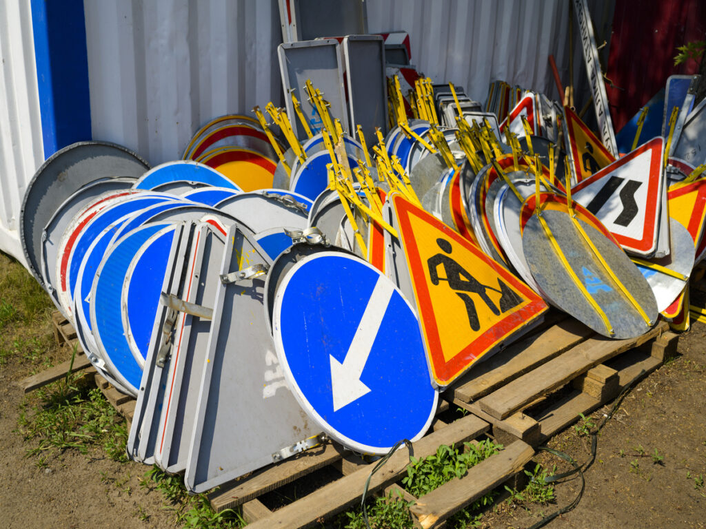 OPTSIGNS | What Is the Best Thickness of Metal for Signs?