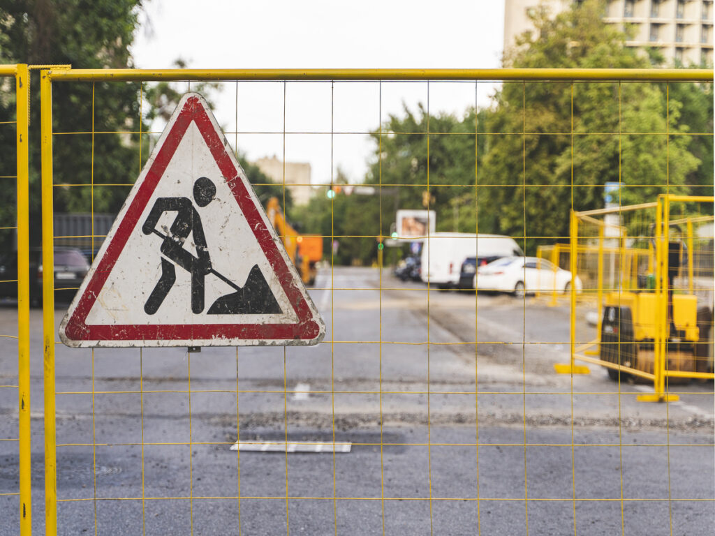 SEGNI OTTICI | How to Secure Traffic Sign Frames in High-Wind Conditions OPTSIGNS | How to Secure Traffic Sign Frames in High-Wind Conditions