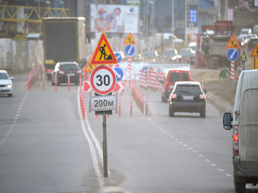 옵션 | How Evolving Road Safety Regulations Are Shaping the Design of Traffic Sign Holders OPTSIGNS | How Evolving Road Safety Regulations Are Shaping the Design of Traffic Sign Holders