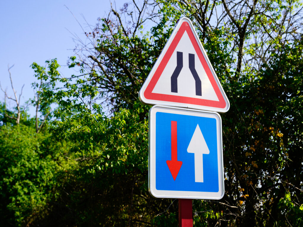 OPTSIGNS | U-Bolt Road Sign Brackets vs. Banding Straps: Which Mounting Method Is Better?