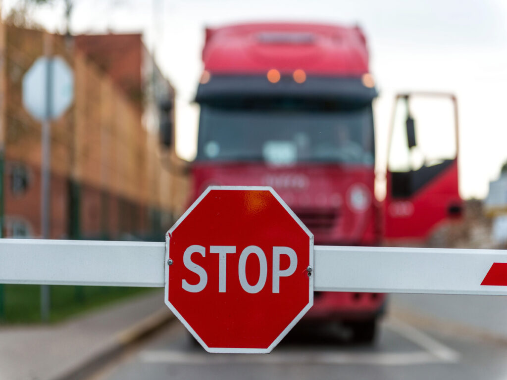 SEGNI OTTICI | Improving Long-Haul Truck Driver Safety: What Traffic Barrier Cones Have to Do With It OPTSIGNS | Improving Long-Haul Truck Driver Safety: What Traffic Barrier Cones Have to Do With It