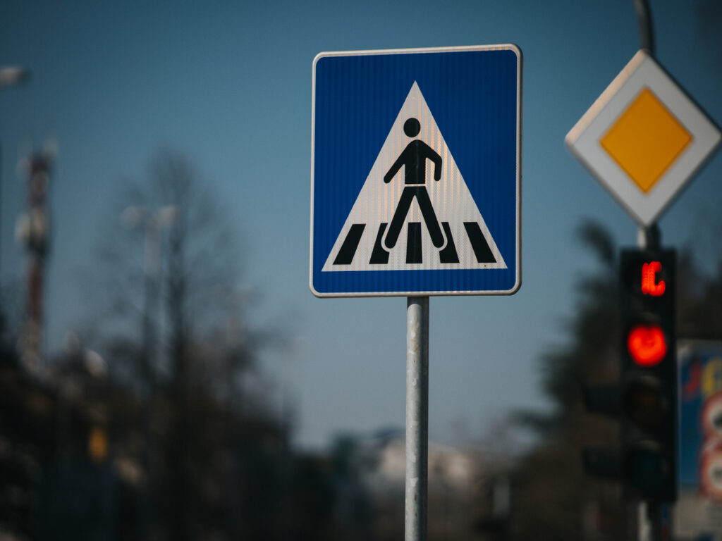 OPTSIGNS | What’s New in Traffic Sign Frames Technology: From Lightweight Frames to Magnetic Bases
