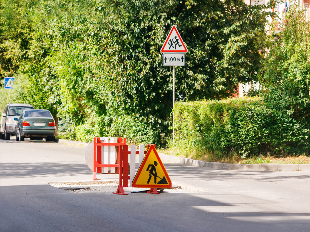 SEGNI OTTICI | What Makes Portable Traffic Sign Frames MUTCD Compliant? OPTSIGNS | What Makes Portable Traffic Sign Frames MUTCD Compliant?