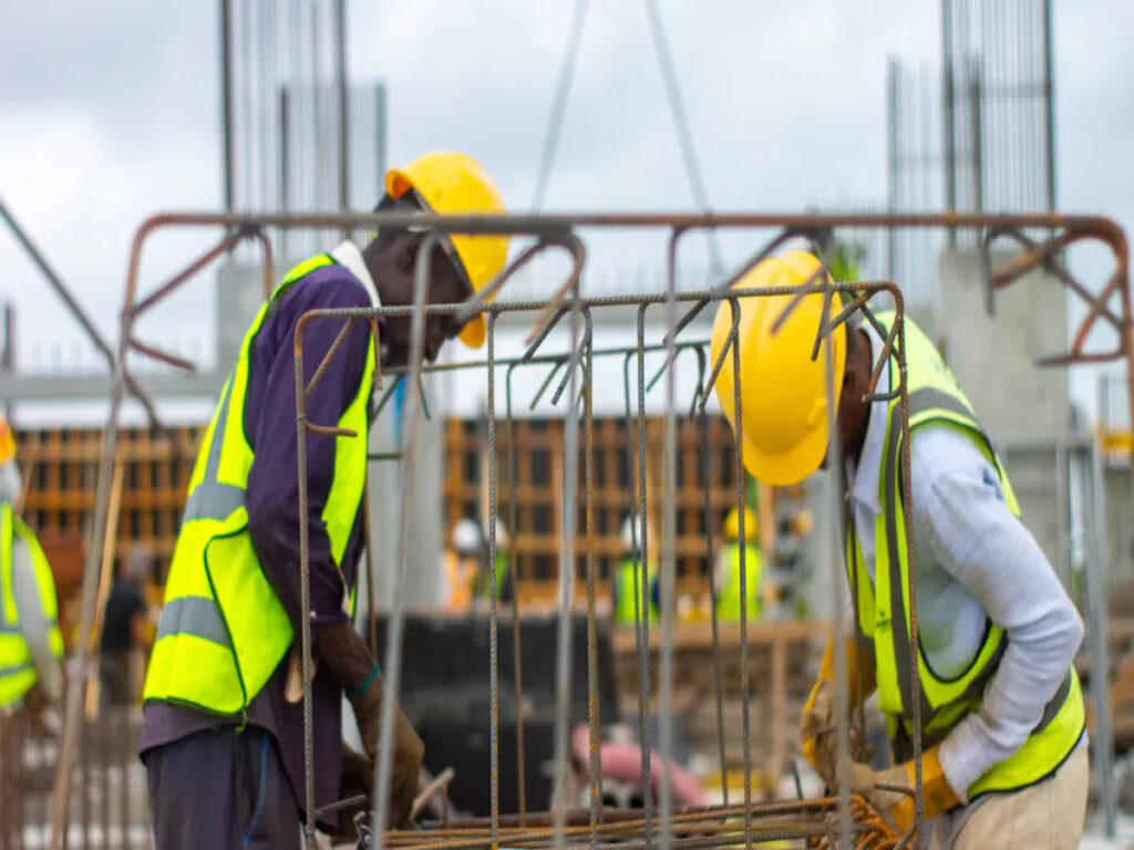 옵션 | Common Challenges in Civil & Erection Work Projects and How to Address Them OPTSIGNS | Common Challenges in Civil & Erection Work Projects and How to Address Them