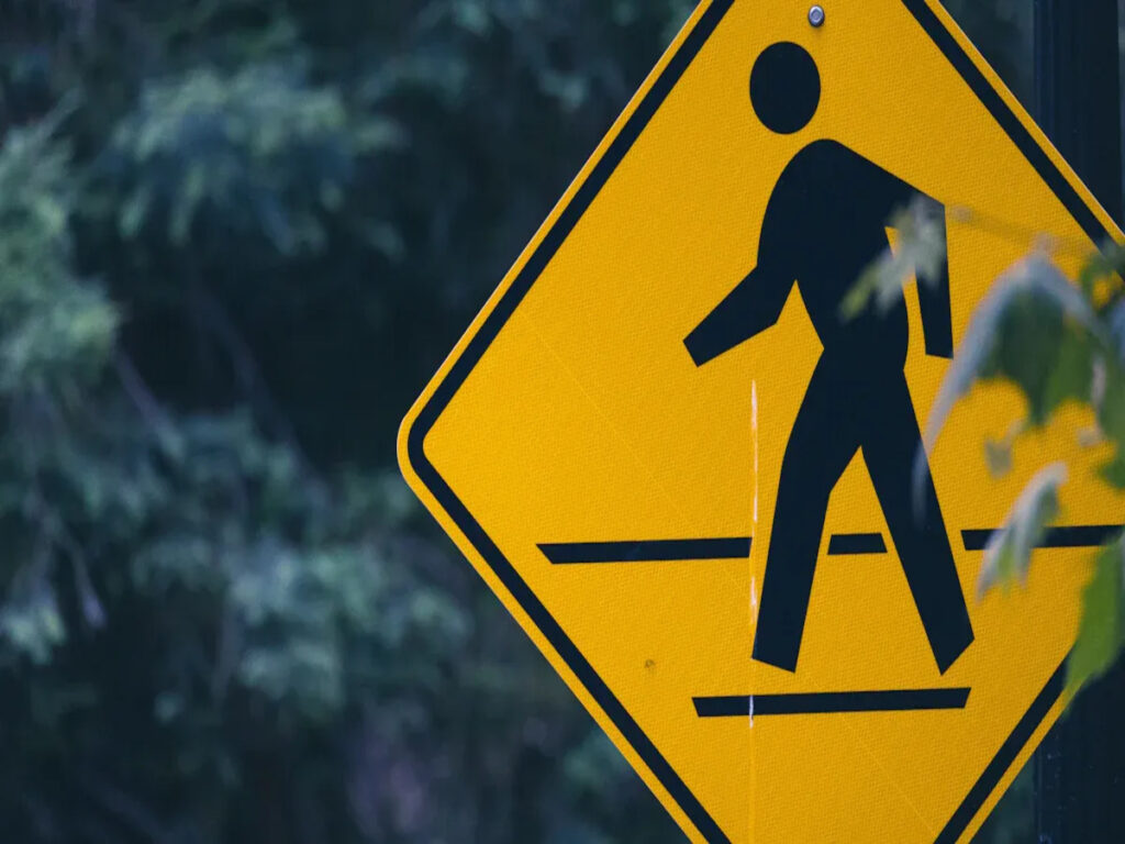 옵션 | How Pedestrian Safety Signs Can Improve Road Safety for Vulnerable Users OPTSIGNS | How Pedestrian Safety Signs Can Improve Road Safety for Vulnerable Users