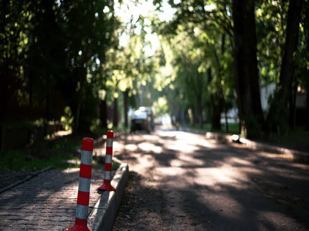 SEGNI OTTICI | Road Bollards and the 15-Minute City: Protecting Micro-Mobility in Local Communities OPTSIGNS | Road Bollards and the 15-Minute City: Protecting Micro-Mobility in Local Communities