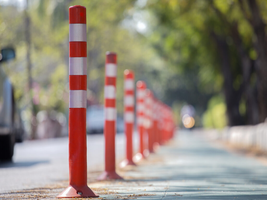 विकल्पसंकेत | Using Road Bollards to Enhance Safety for Cyclists and Pedestrians on Hilly Streets in Seoul OPTSIGNS | Using Road Bollards to Enhance Safety for Cyclists and Pedestrians on Hilly Streets in Seoul