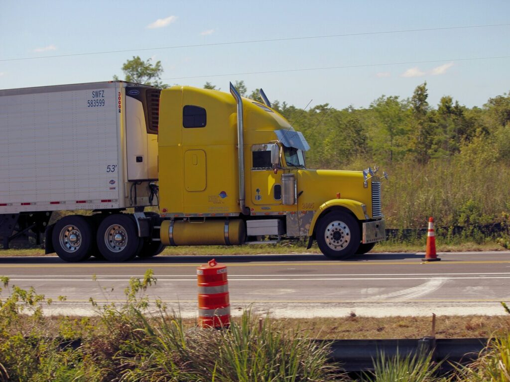 OPCIONES | Optimización de la eficiencia de la flota con conos de tráfico: Una guía práctica para gerentes de flota OPTSIGNS | Optimizing Fleet Efficiency with Traffic Cones: A Practical Guide for Fleet Managers