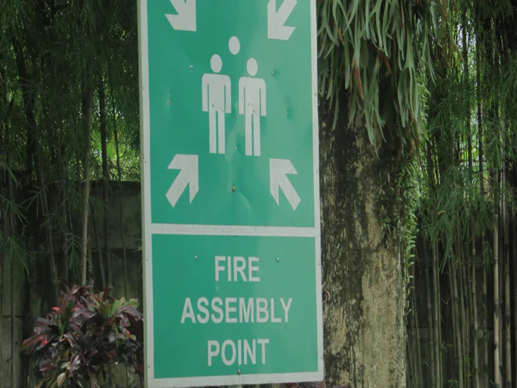 OPTSIGNS | OSHA vs. AS1319: A Comparative Look at Safety Sign Standards in the U.S. and Australia