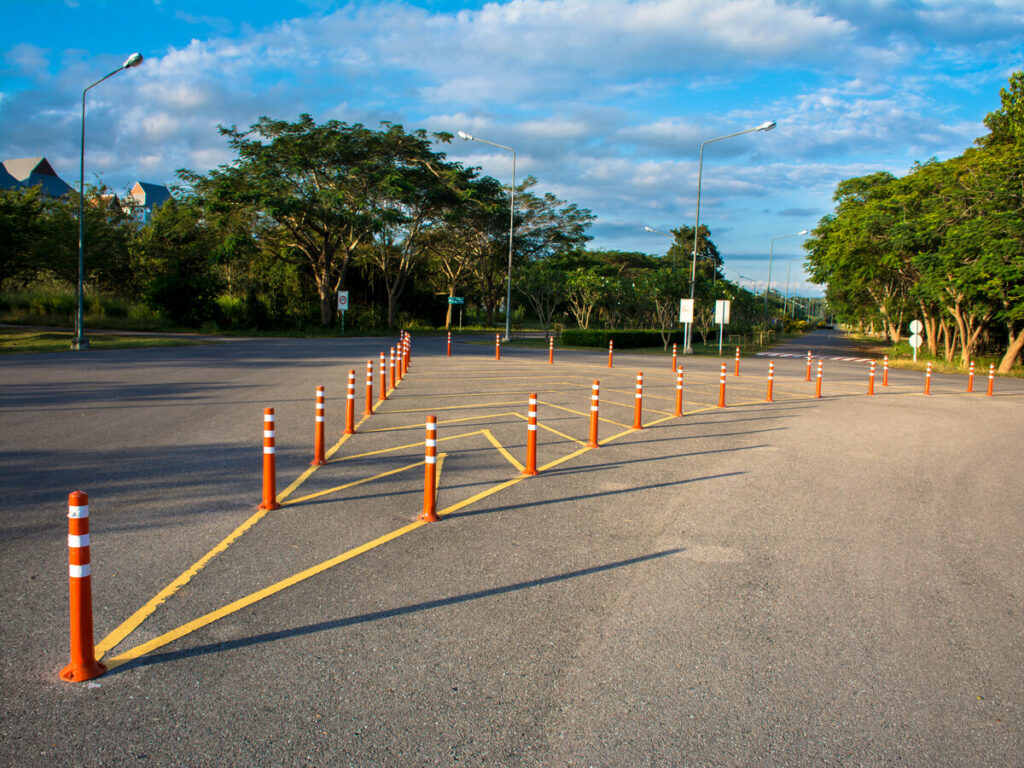 विकल्पसंकेत | Japan’s Road Bollards: Managing Safety in Ultra-Compact Urban Environments OPTSIGNS | Japan’s Road Bollards: Managing Safety in Ultra-Compact Urban Environments