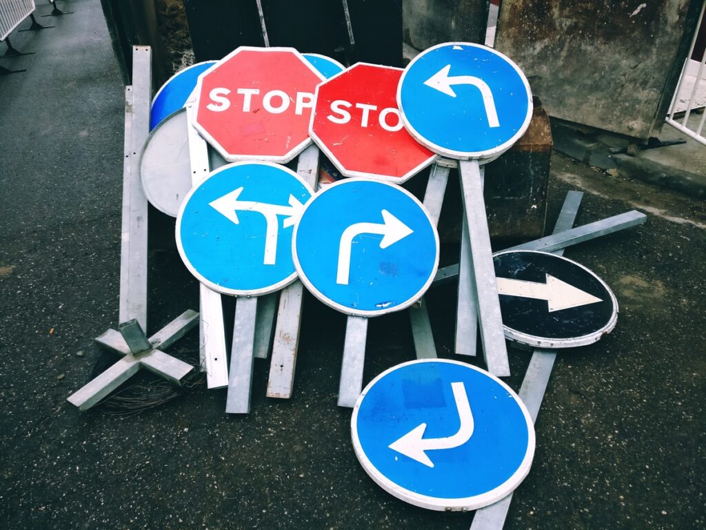 OPTSIGNS | Kostengünstige Flottenlösungen: Die Rolle des Bulk -Kaufverkehrszeichens OPTSIGNS | Cost-Effective Fleet Solutions: The Role of Bulk Purchasing Traffic Signs