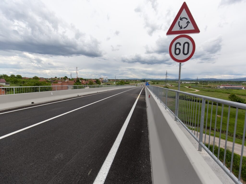 OPTSIGNS | Multi-Message-Verkehrszeichen vs. VMs: Wichtige Unterschiede und Anwendungen im Verkehrsmanagement OPTSIGNS | Multi-Message Traffic Signs vs. VMS: Key Differences and Applications in Traffic Management