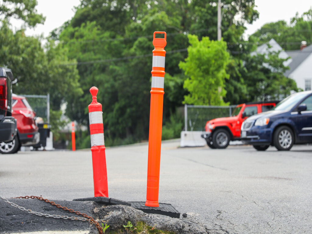 SIGNES OPTIQUES | Traffic Control Posts: Use Cases for Parking Lots, Chantiers de construction, Storefronts, Événements & Sécurité des piétons OPTSIGNS | Traffic Control Posts: Use Cases for Parking Lots, Construction Sites, Storefronts, Events & Pedestrian Safety