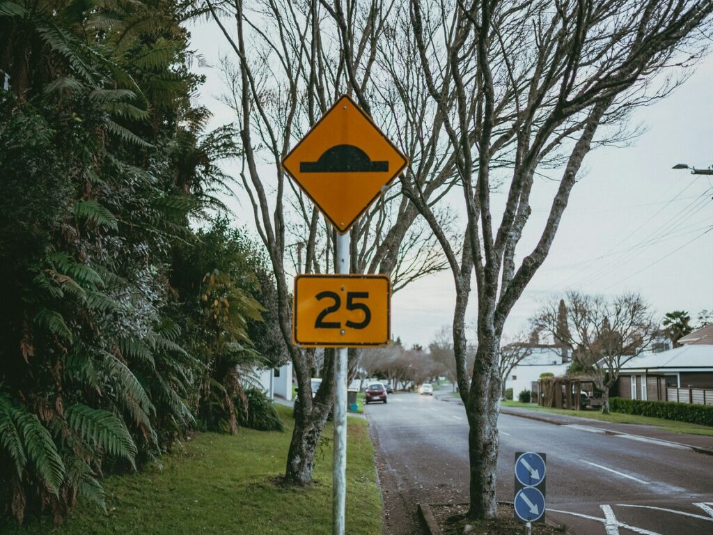 OPTSIGNS | Welche Verkehrszeichen eignen sich am besten für Multi-Message-Rahmen? OPTSIGNS | Which Traffic Signs Are Best Suited for Multi-Message Frames