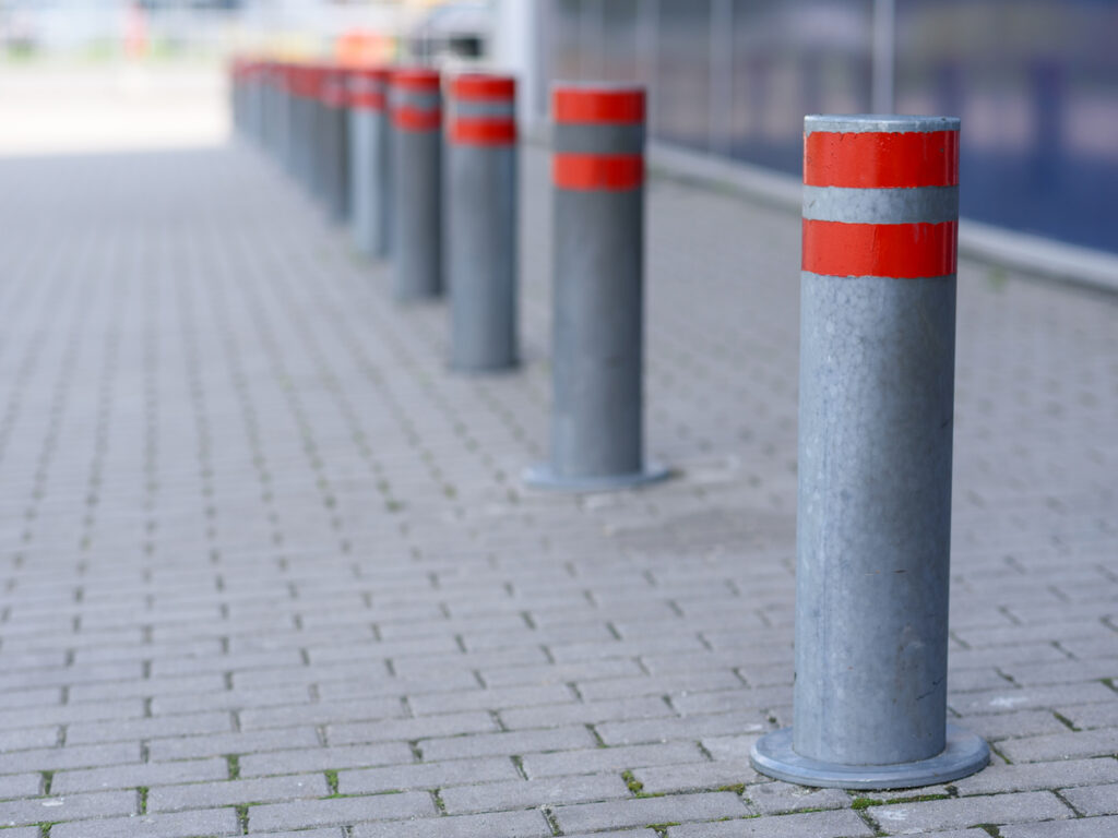 اوبتسيغنز | Bollard Impact Damage Assessment & Repair Guide: What to Check After Collision OPTSIGNS | Bollard Impact Damage Assessment & Repair Guide: What to Check After Collision