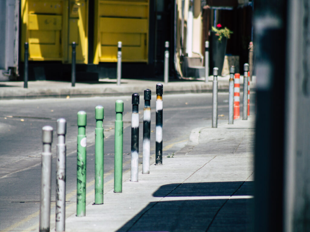 オプトサイン | Protective Bollards: Preventing Ram-Raid Attacks OPTSIGNS | Protective Bollards: Preventing Ram-Raid Attacks