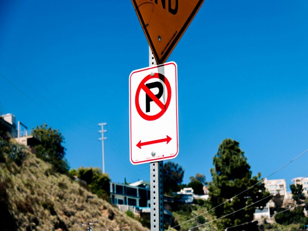 OPTSIGNS | Human Factors Engineering and Driver Response in Traditional Multi-Message Traffic Sign Design OPTSIGNS | Human Factors Engineering and Driver Response in Traditional Multi-Message Traffic Sign Design