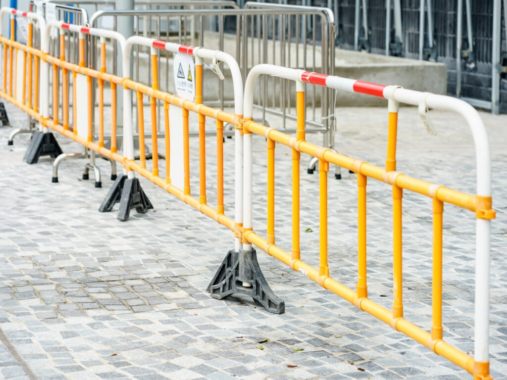 SEGNI OTTICI | Pedestrian Railings vs. Traffic Bollards: Complementary or Conflicting? OPTSIGNS | Pedestrian Railings vs. Traffic Bollards: Complementary or Conflicting?