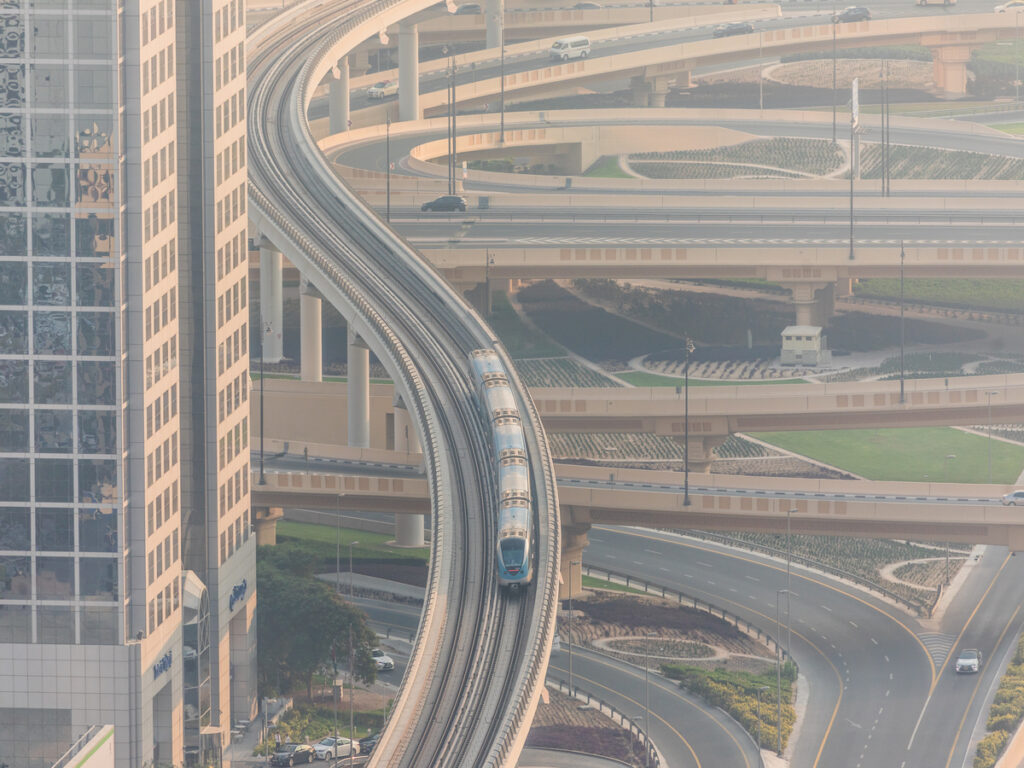 विकल्पसंकेत | What’s the Ideal Bollard Material for Middle East Conditions? Heat, Sand, and UV Considered OPTSIGNS | What’s the Ideal Bollard Material for Middle East Conditions? Heat, Sand, and UV Considered
